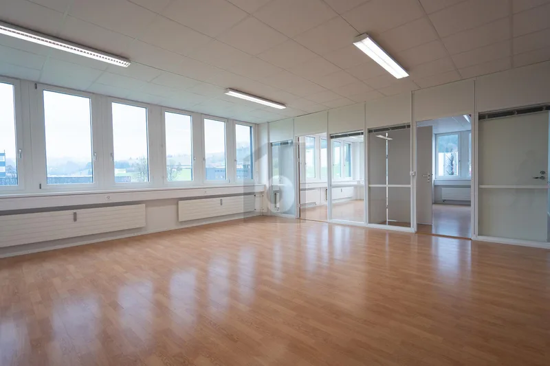 Gewerbe 12 Zimmer in Sihlbrugg