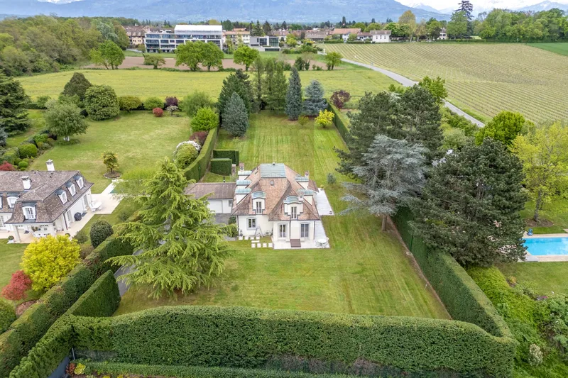 Maison / Villa 7 pièces à Corsier — photo 2