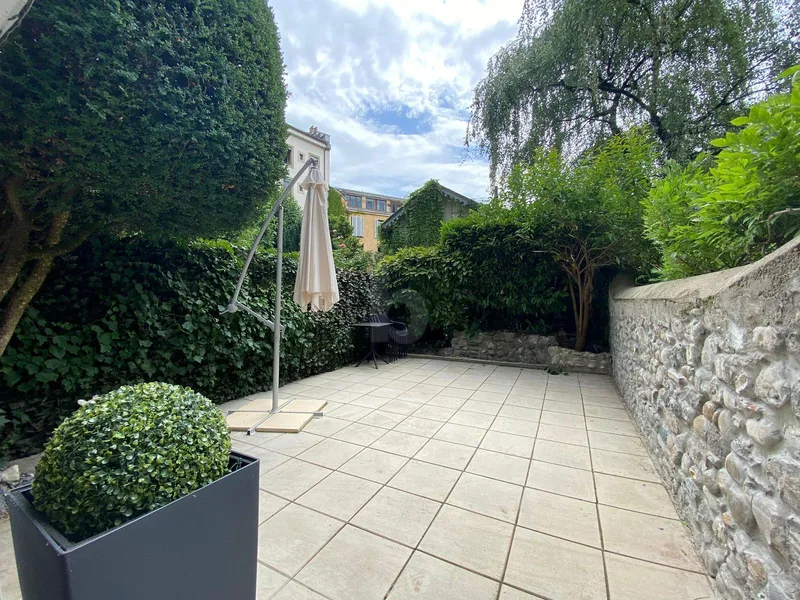 Commercial 2 rooms in Altstadt von Carouge — 3