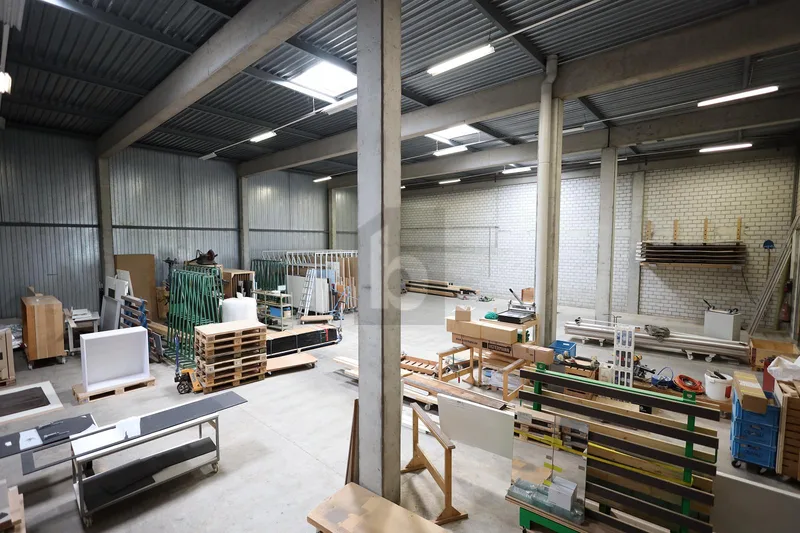 Commercial in Oberbipp — 2