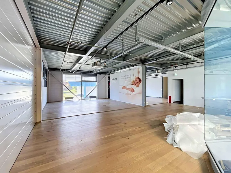Commercial in Industrielle — 2