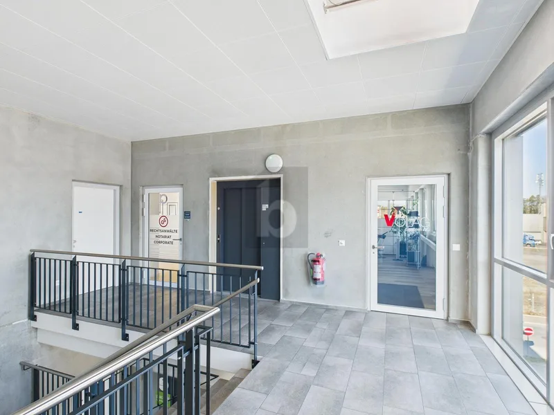 Commercial in Thal — photo 2
