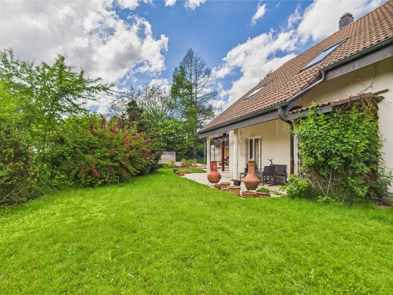 Maison / Villa 9 pièces à Les Cullayes