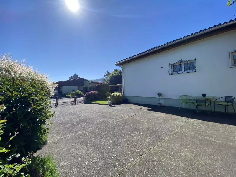 Maison / Villa à Courgenay — photo 23