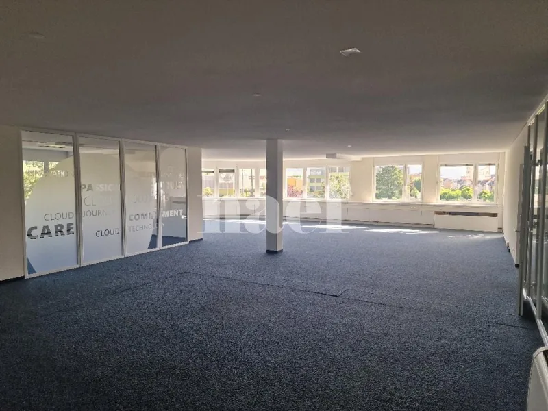 Commercial 2 rooms in Gland — 2