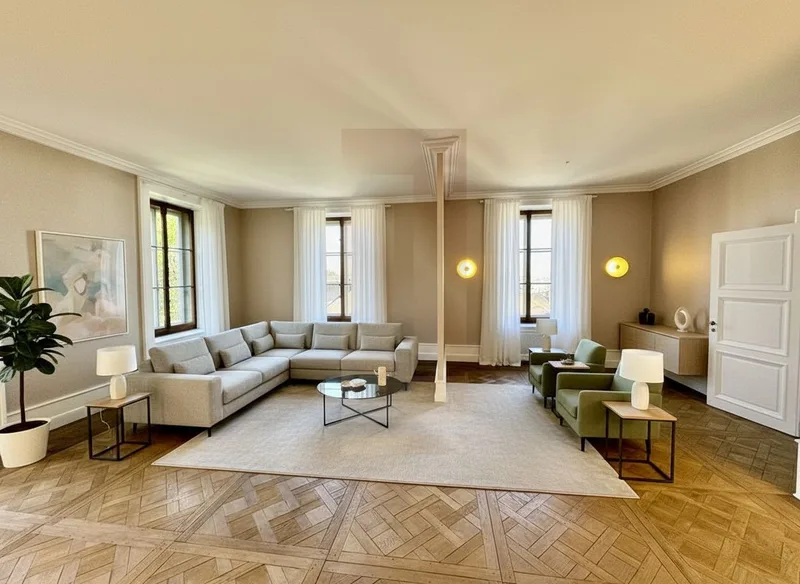 Apartment 6 rooms in Vieille Ville