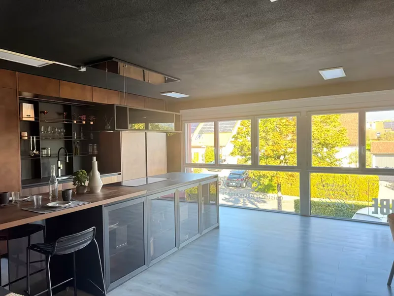 Commercial in Gland — photo 3
