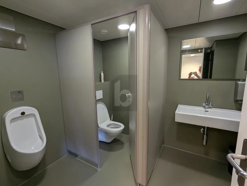 Commercial 11 rooms in Oerlikon — photo 5