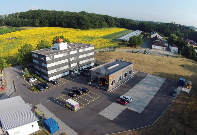 Gewerbe 5 Zimmer in Echandens