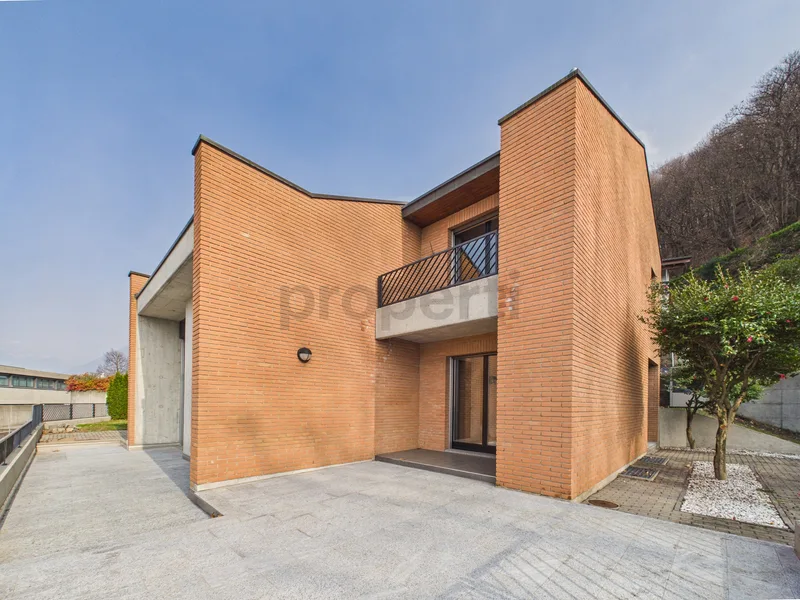 House / Villa 5.5 rooms in Sant'Antonino — 2
