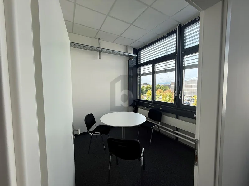 Commercial 4 rooms in Industriegebiet — 5