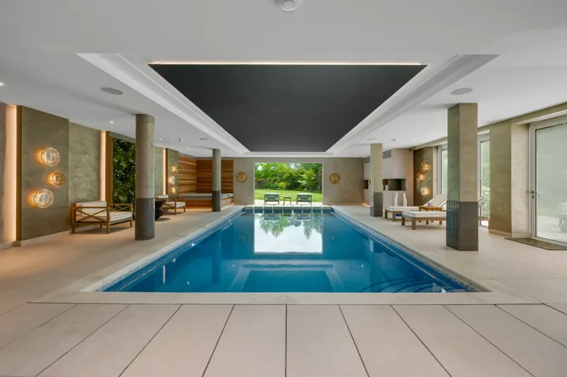 House / Villa 7 rooms in St George’s Hill — photo 15