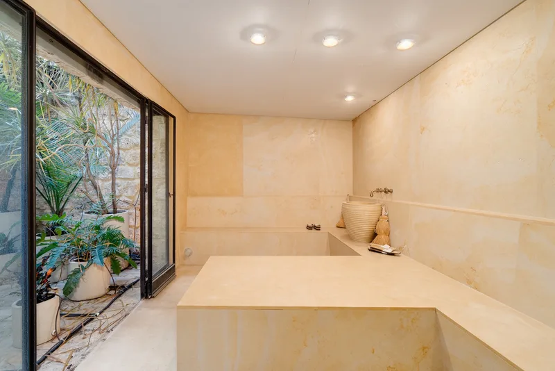 House / Villa 7 rooms in Kfar Shmaryahu — photo 13