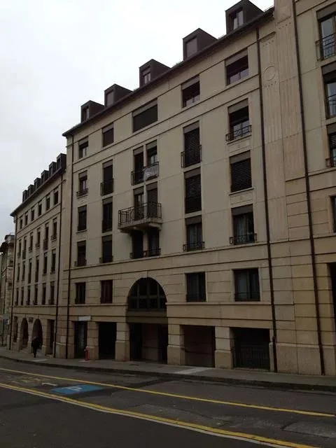 Parking in quartier des Grottes
