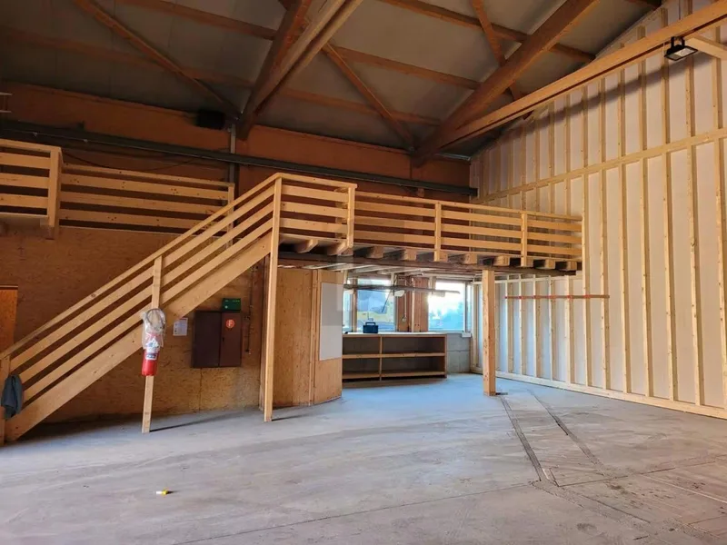 Commercial in Collombey — 2