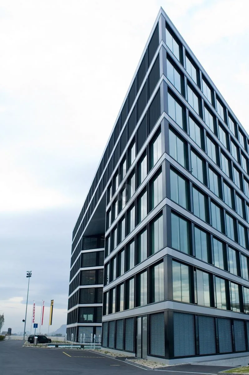 Commercial in Pratteln