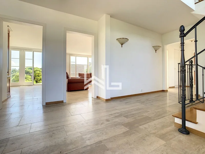 House / Villa 12 rooms in Mont-sur-Rolle — photo 6