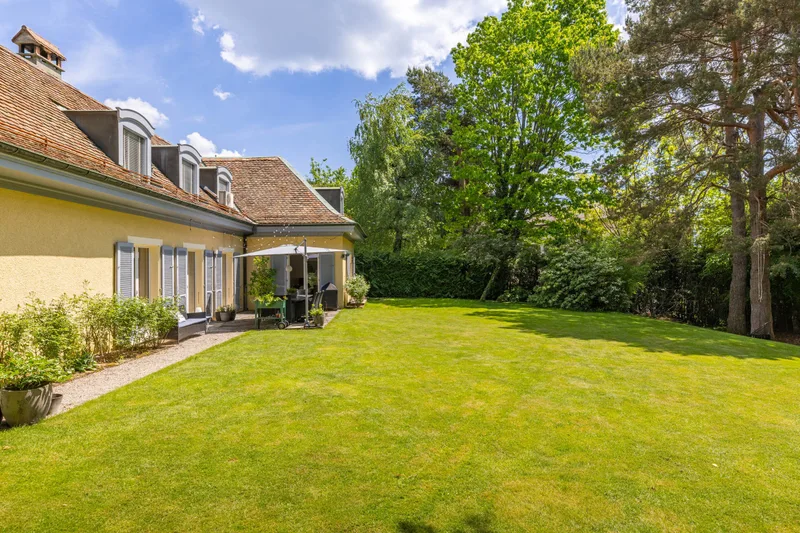 House / Villa 8.5 rooms in Château de Vennes — 9