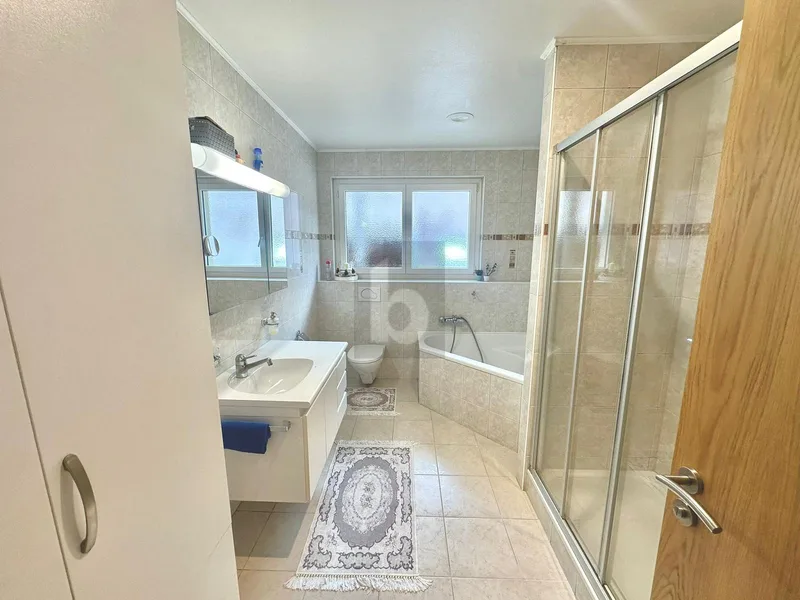 Apartment 7 rooms in Gampelen — photo 4