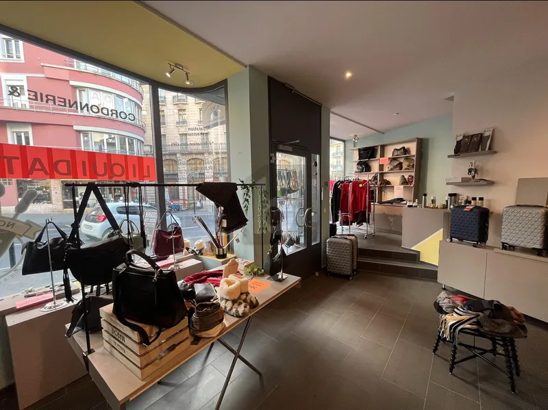 Commercial 4.5 pièces à Veytaux — 2
