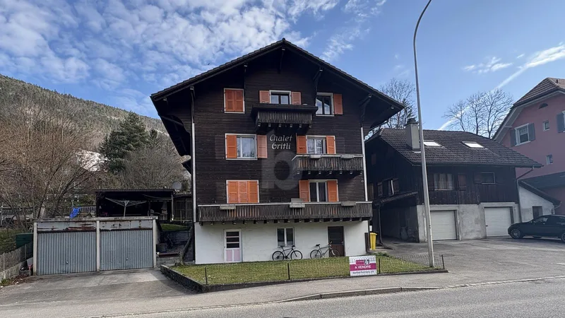 Building 12.5 rooms in Moutier — 2
