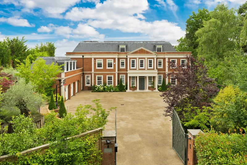 House / Villa 7 rooms in St George’s Hill — photo 2