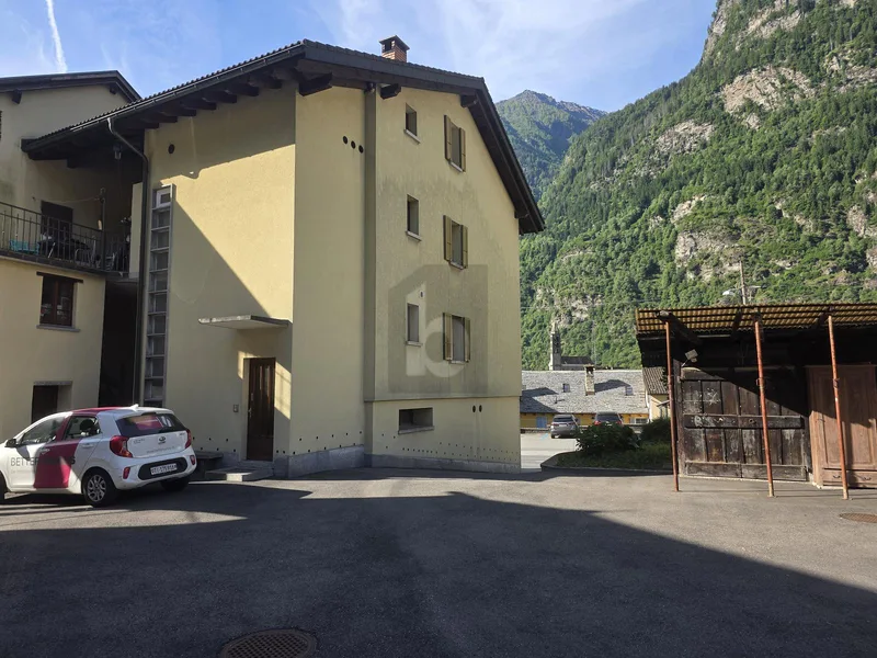 House / Villa 8 rooms in Giornico