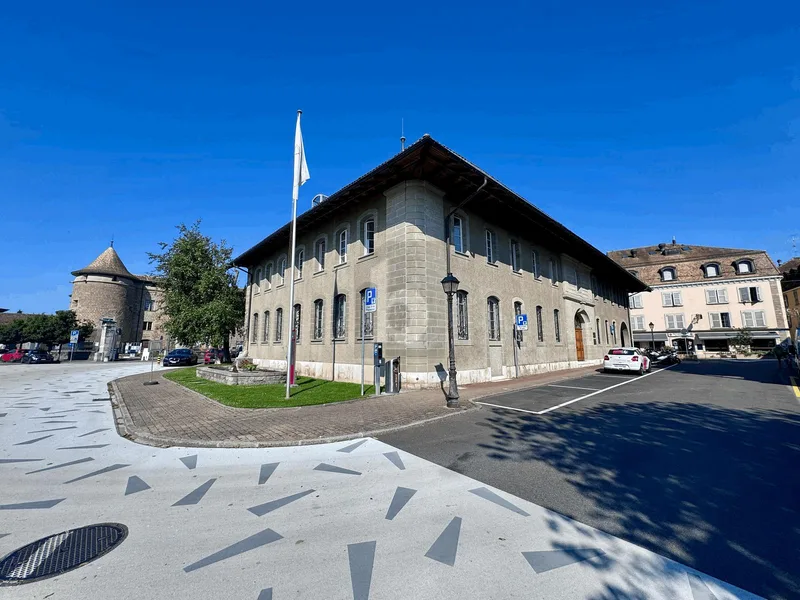 Commercial 20 rooms in Place du Port