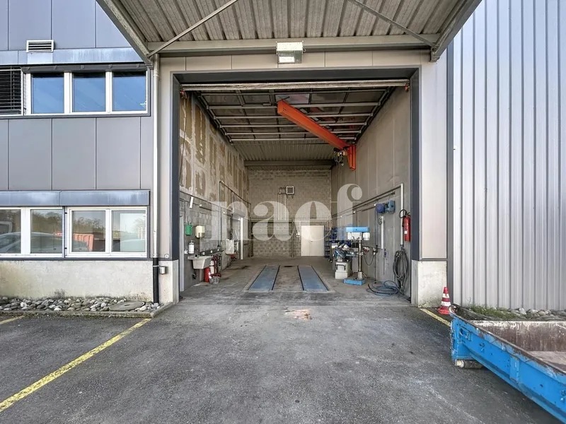 Commercial in Bremblens — 3