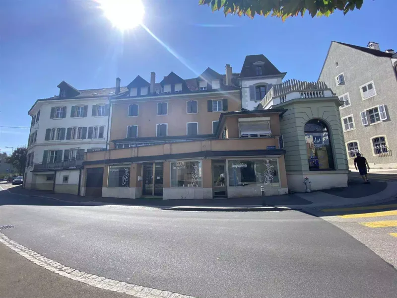 Building in vieille ville