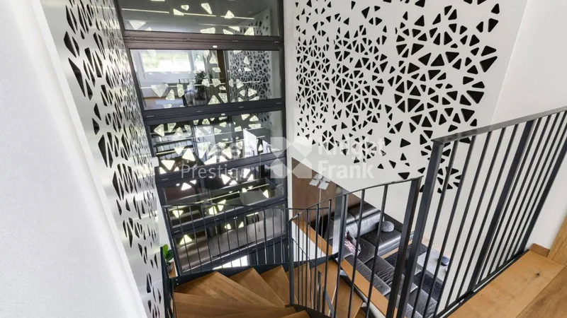 House / Villa 7.5 rooms in Muraz — photo 9