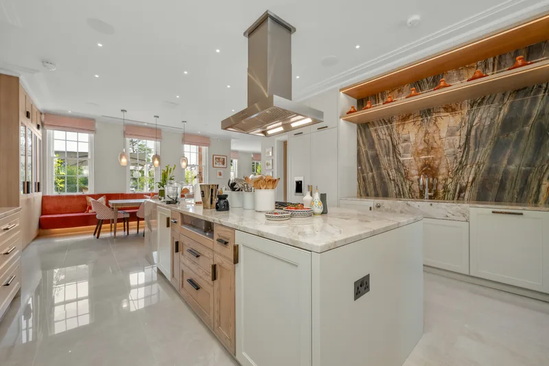 House / Villa 7 rooms in St George’s Hill — photo 8