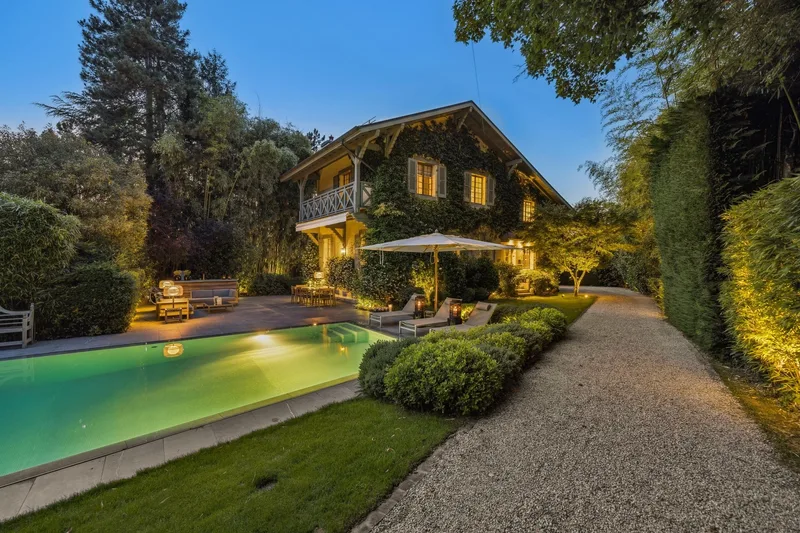 Maison / Villa 8 pièces à Collonge-Bellerive